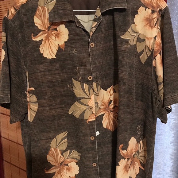 Tommy Bahama men’s XL summer shirts - Picture 2 of 4